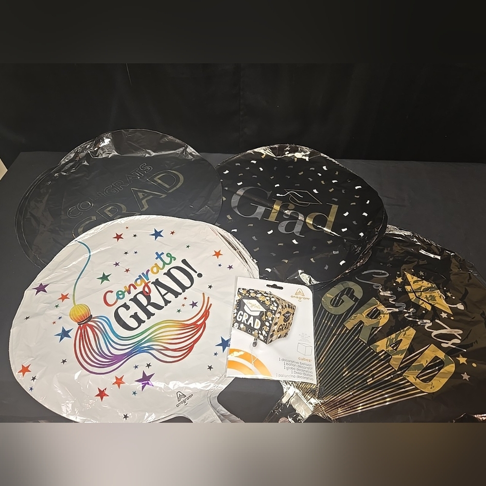16pc Uninflated 18" Foil Balloons For Graduation Party & 1 Anagram 15" Cube